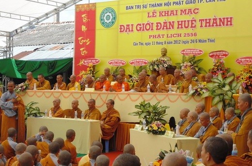 Phật giáo Cần Thơ tổ chức Đại giới đàn Huệ Thành năm 2012 - Ảnh: Minh Quân